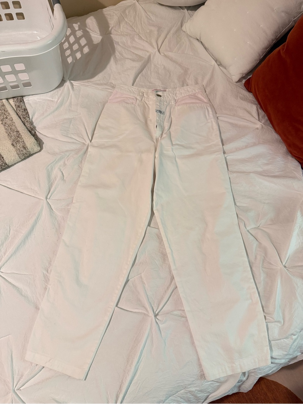 Cropped Straight-Leg Pants in Off-White